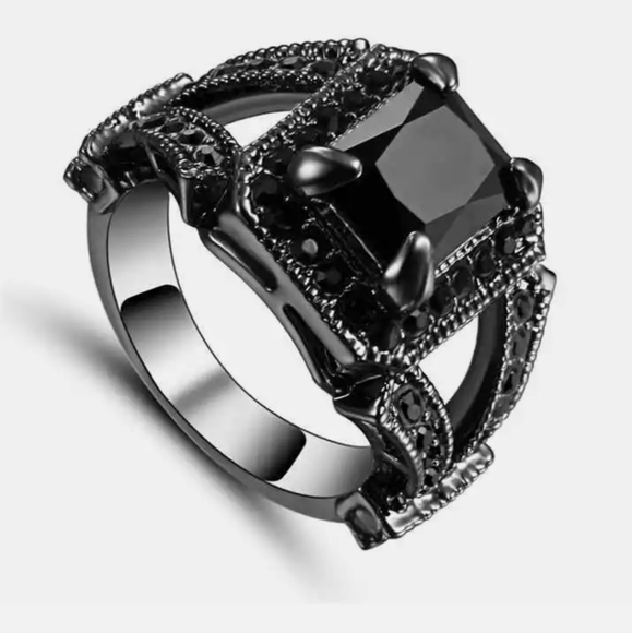 New Black Sapphire Black Gold Ring. - Picture 2 of 3